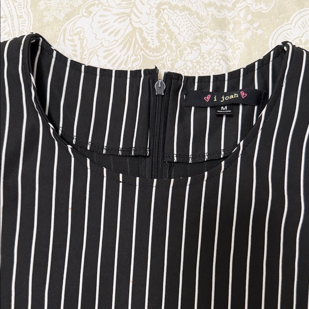 Elegant Black and White Striped Long Sleeve Dress - Picture 2 of 3